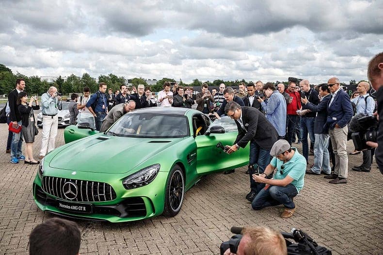 02_Mercedes-AMG_GT_R_Lewis_Hamilton