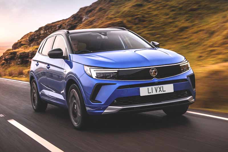 Vauxhall Grandland (2018 - 2024) on the road