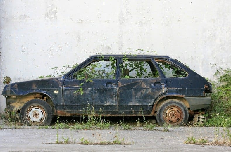 abandoned-car-guide-overgrown